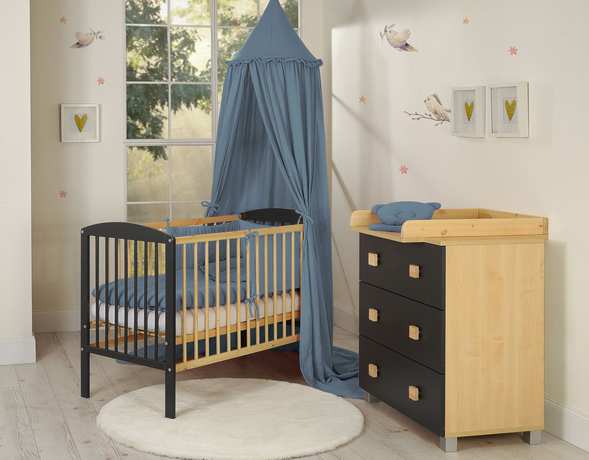 Mousseline klamboe voor de babykamer