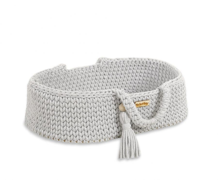 Handgemaakte wiegmand voor poppen