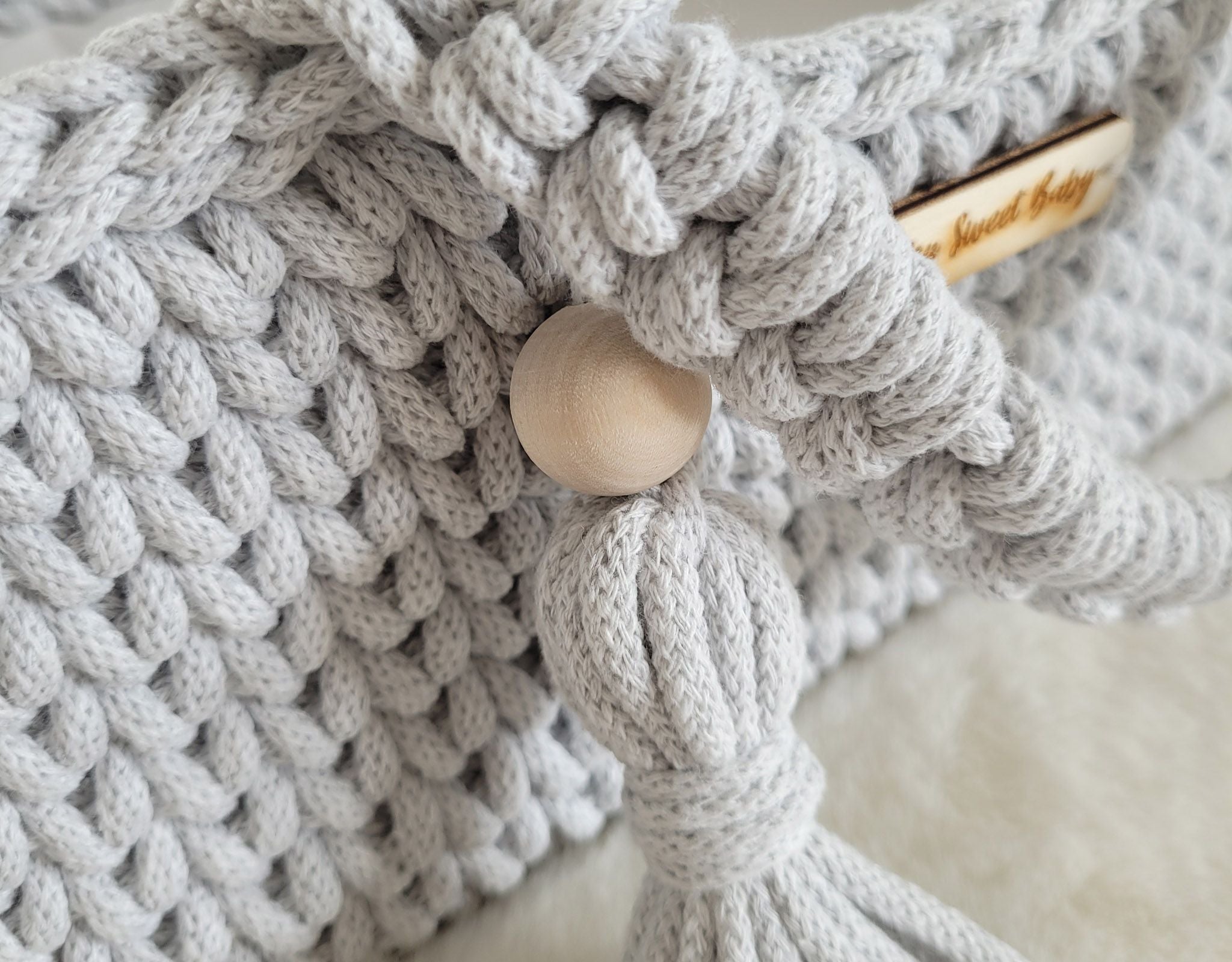 Handgemaakte wiegmand voor poppen