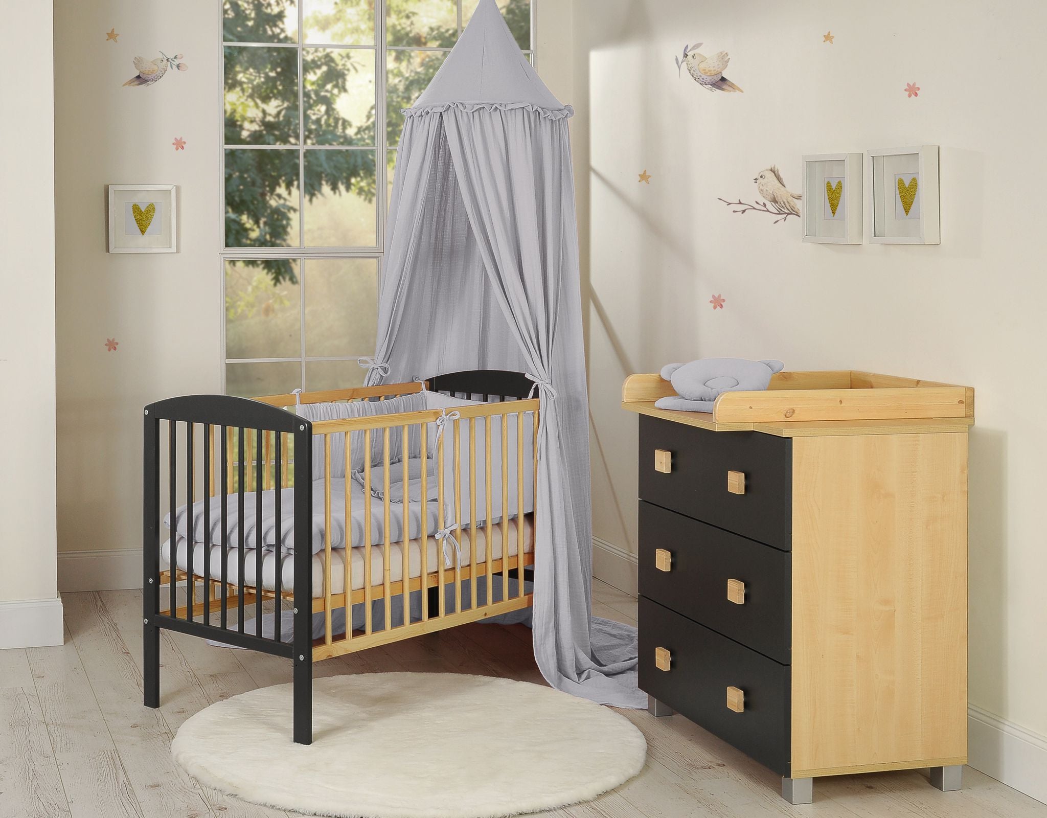 Mousseline klamboe voor de babykamer