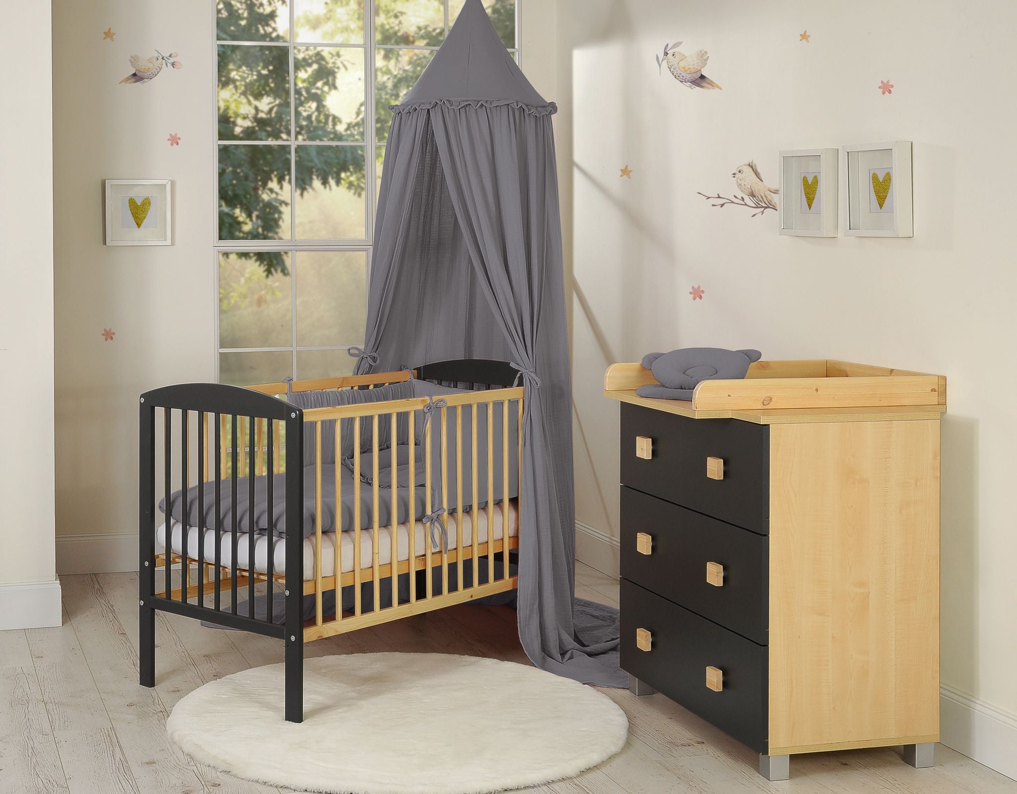 Mousseline klamboe voor de babykamer